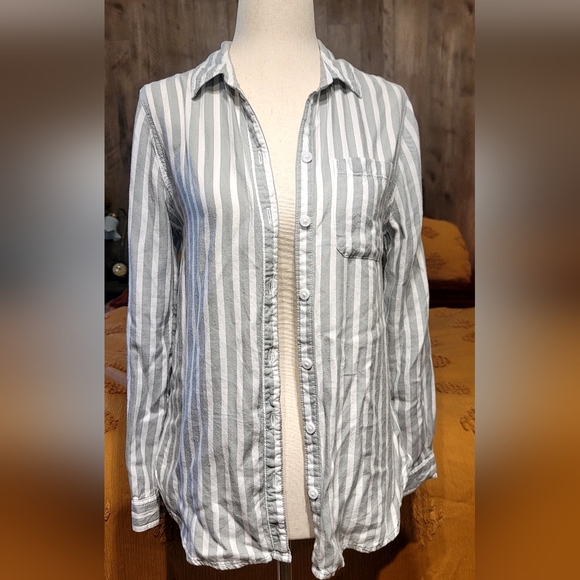 Beach Lunch Lounge Sage Green Striped Shirt – Size XS - Picture 2 of 10